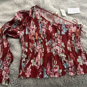 One sleeve top for going out